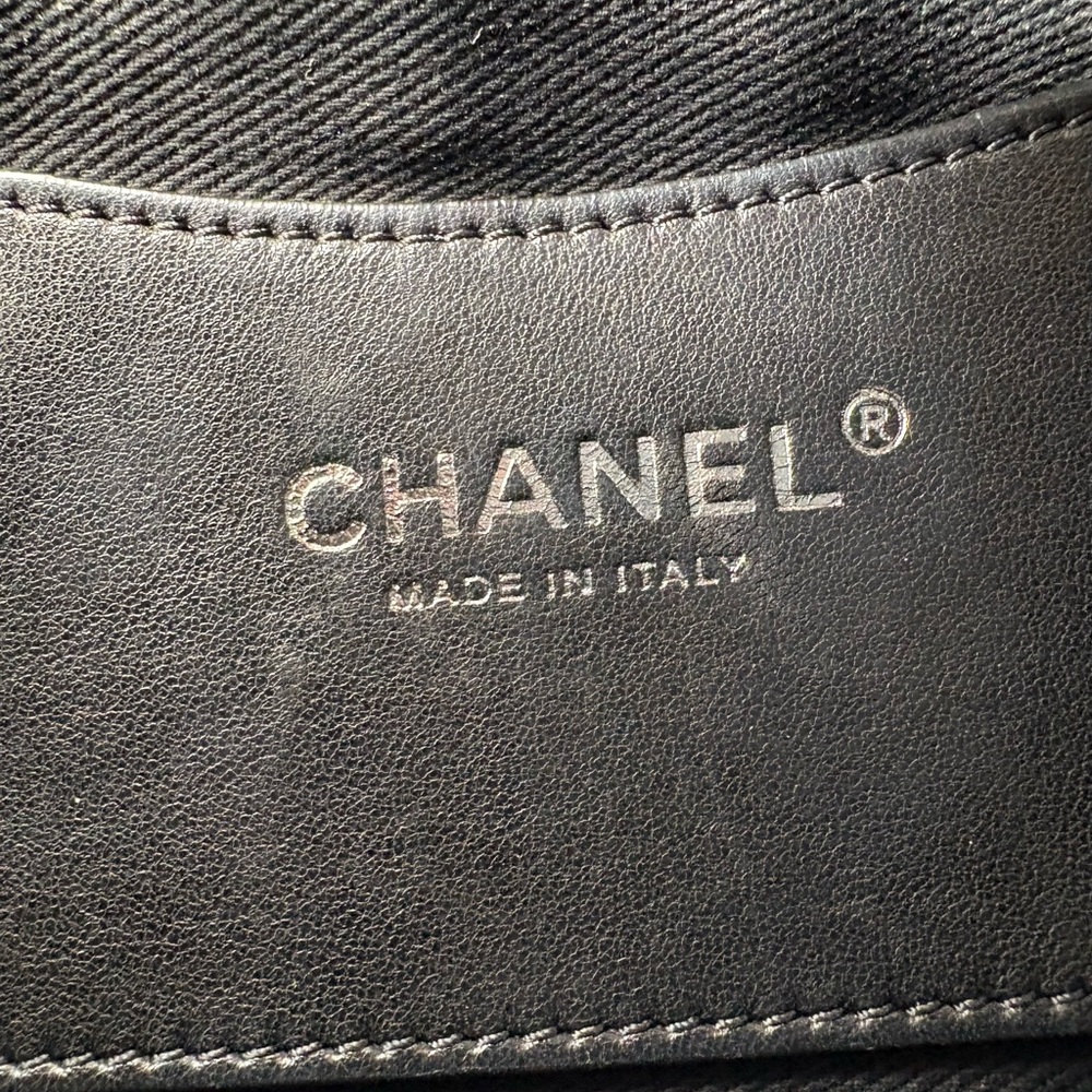 CHANEL Black Patent Leather Shoulder Tote SHW XL - Picture 13 of 16